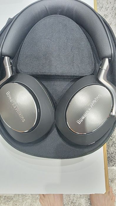 Vand casti Bowers and Wilkins PX8