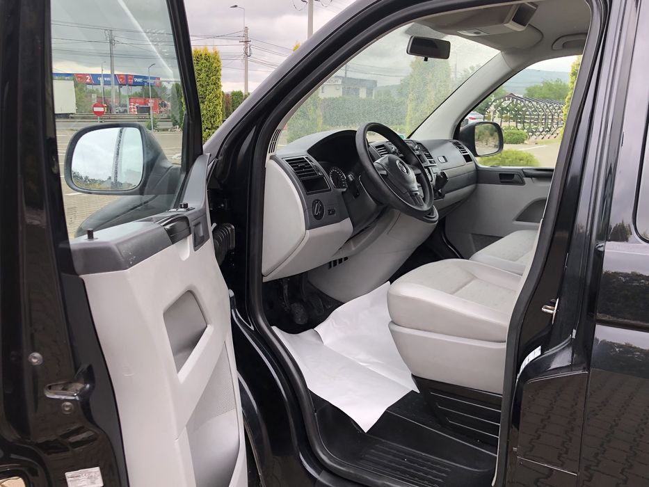 VW Transporter T5 lung 9locuri an 2010 2.0tdi 102cp clima usi spate