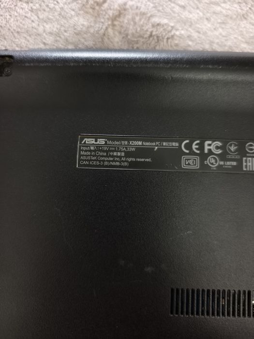 Ноутбук/нетбук Asus x200M + чехол + зарядка