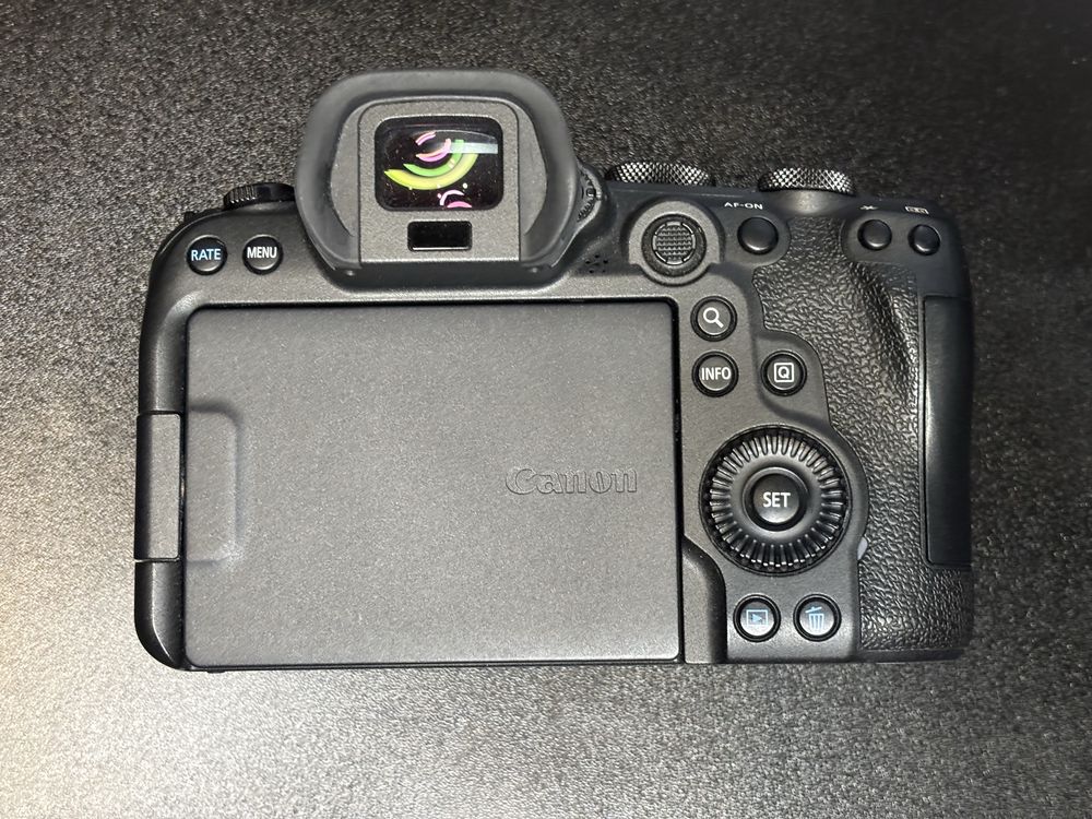 Canon EOS R6.