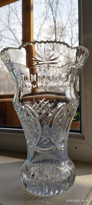Продам вазу хрустальную советскую