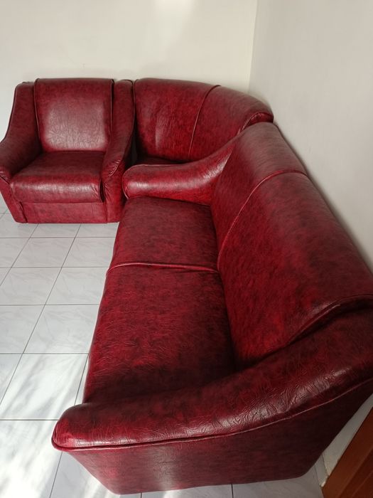 Mobilier sufragerie, constând în;canapea,colțar,fotoliu.