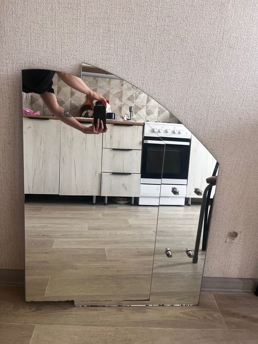 Зеркало б/у на дачу