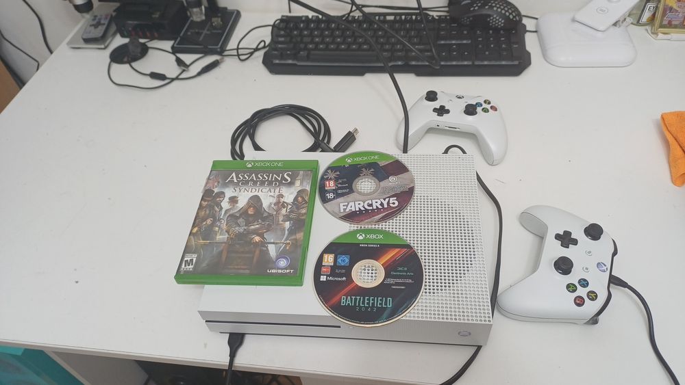 Xbox One S 1 Tb 2 controllere 3 jocuri