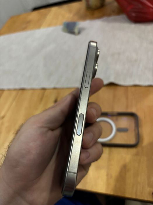 iPhone 16 Pro Natural Titanium
