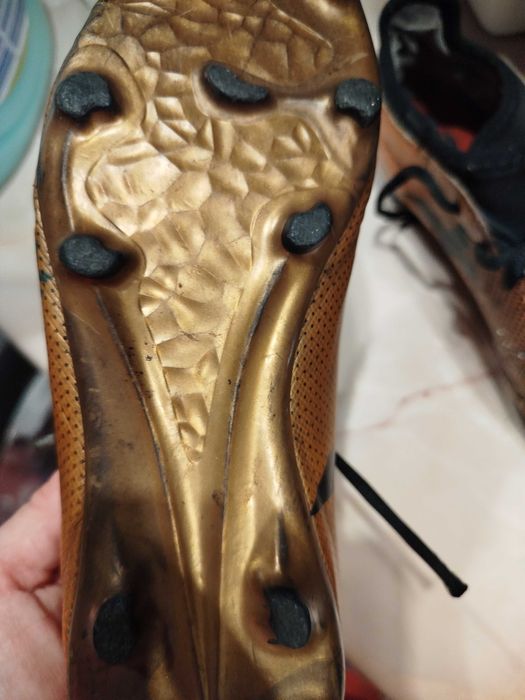 Adidași ADIDAS de fotbal, 37, utilizabili,cu semnături