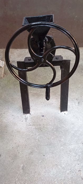 Moară vintage manuală