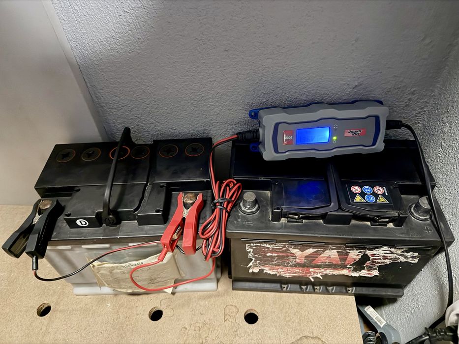 Продавам 2 работещи акумулатора - цената е за двата заедно