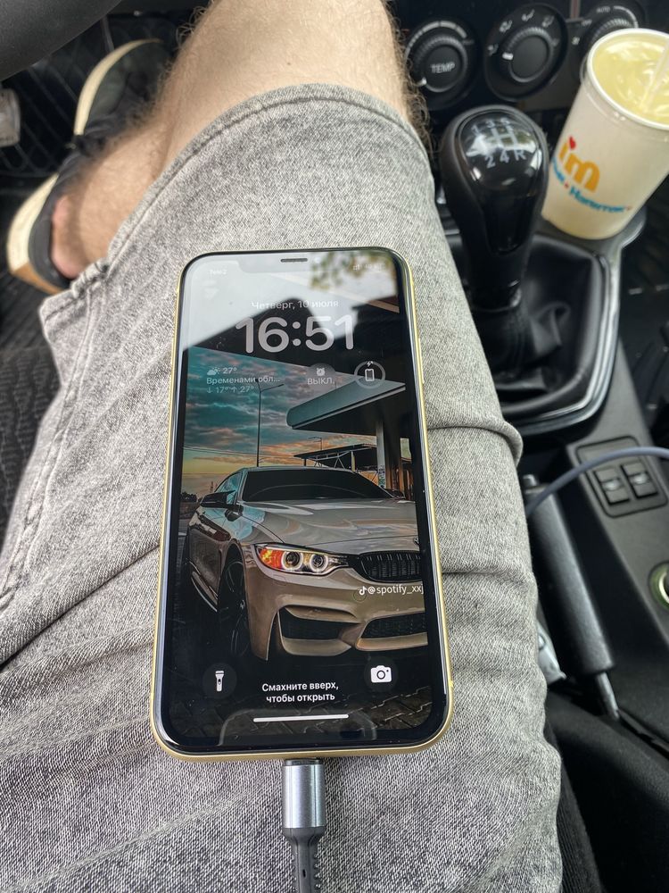 Продам айфон хр iphone XR