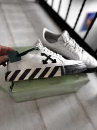 Off White low canvas