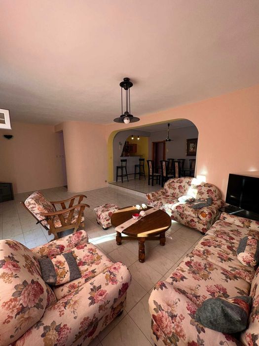 Многостаен апартамент в кв. Лазур