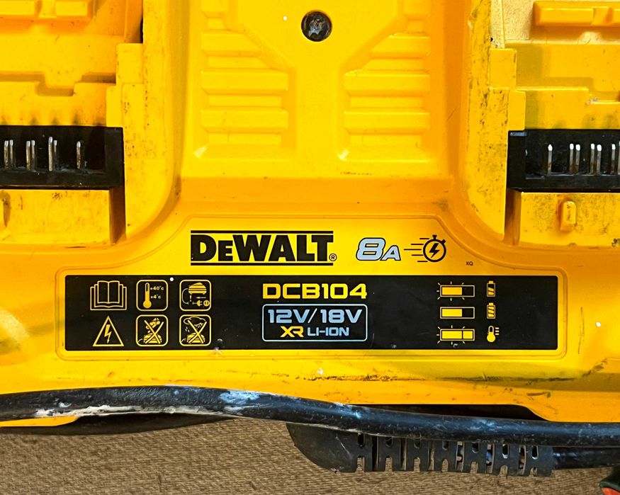 Incarcator DeWalt DCB104 rapid 4 porturi 12V 18V XR Li Ion 8A