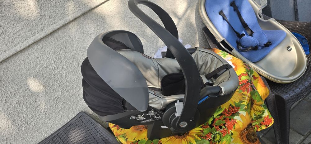 Vând carucior Mima Xari