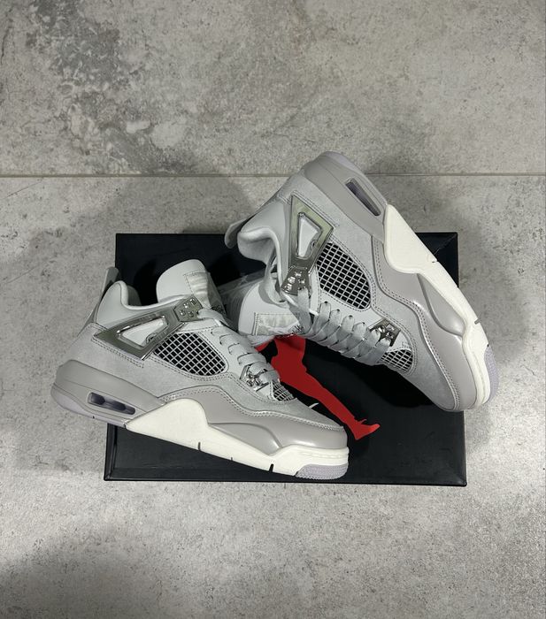 Jordan 4 Frozen Moments