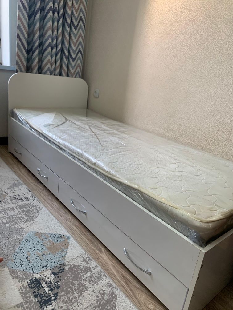 Продам односпальную кровать
