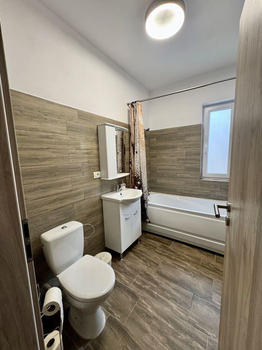 Proprietar, vand ap cu 3 camere+loc parcare