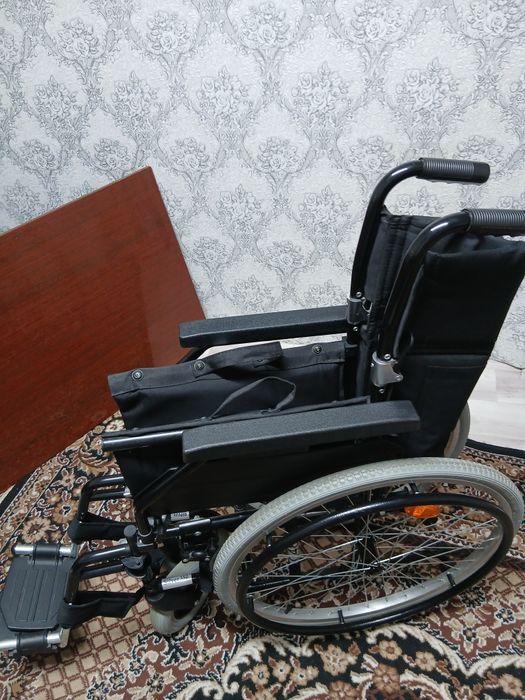 Продам инвалидную коляску
