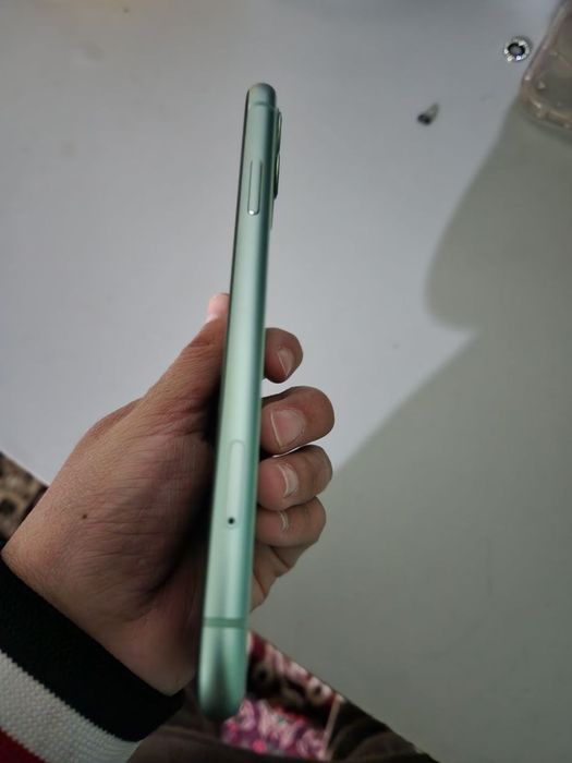 Ayfon 11 ochilmagan ayolim ishlatadi.yaxshi petnolari yuq