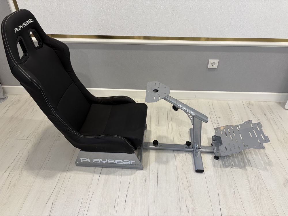 Кокпит для симрейса Playseat Evolution
