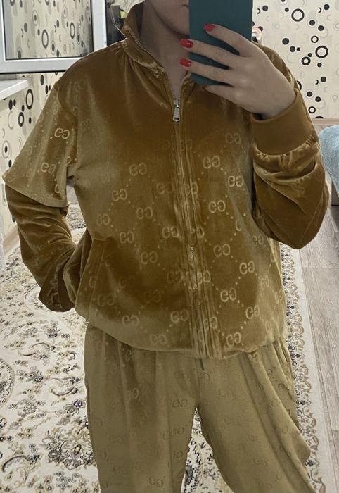 Стильный велюровый костюм, надет 1 раз