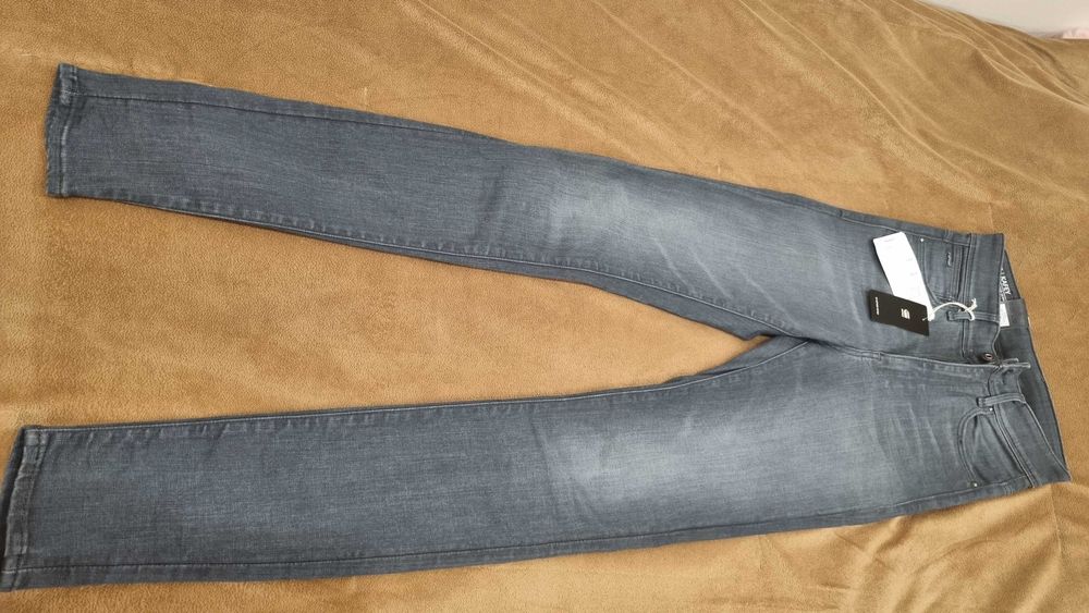 Дамски дънки Levi's и Tommy Hilfiger