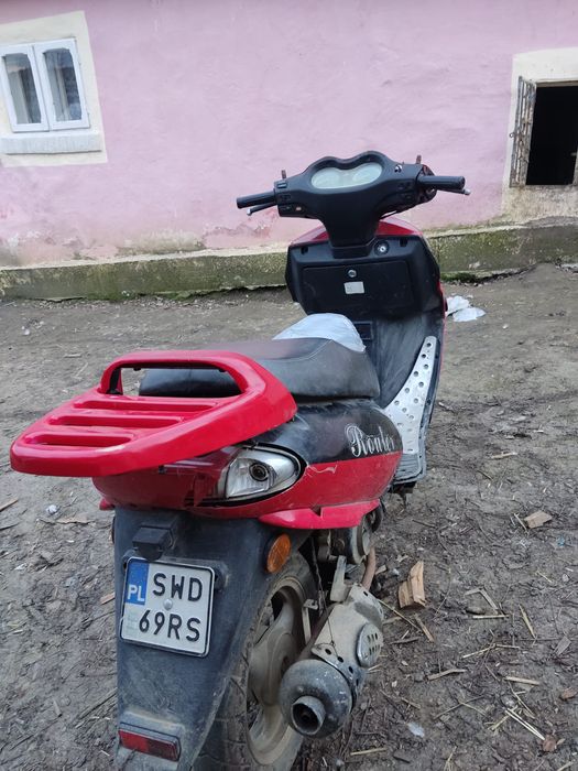 Vând scuter în stare de funcționare