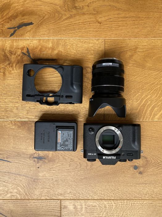 Fujifilm xt-20 mirrorless cu obictiv 18-55mm si accecsori