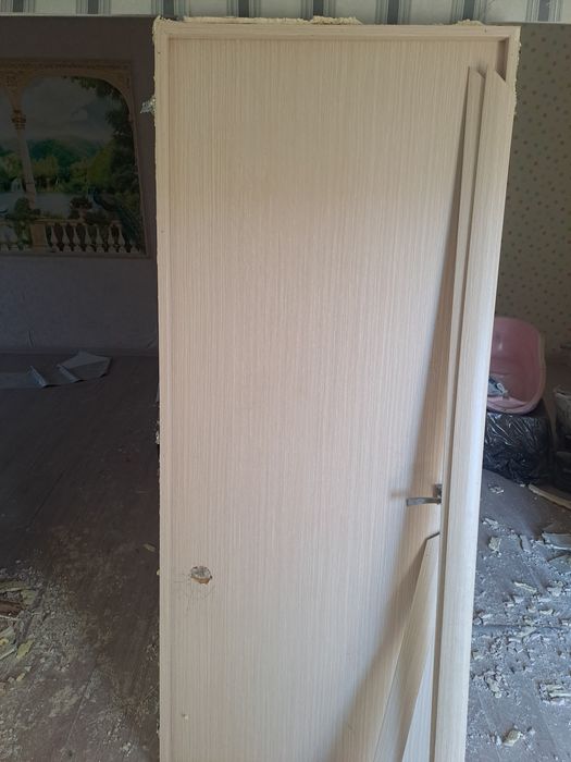 Деревянный дверь