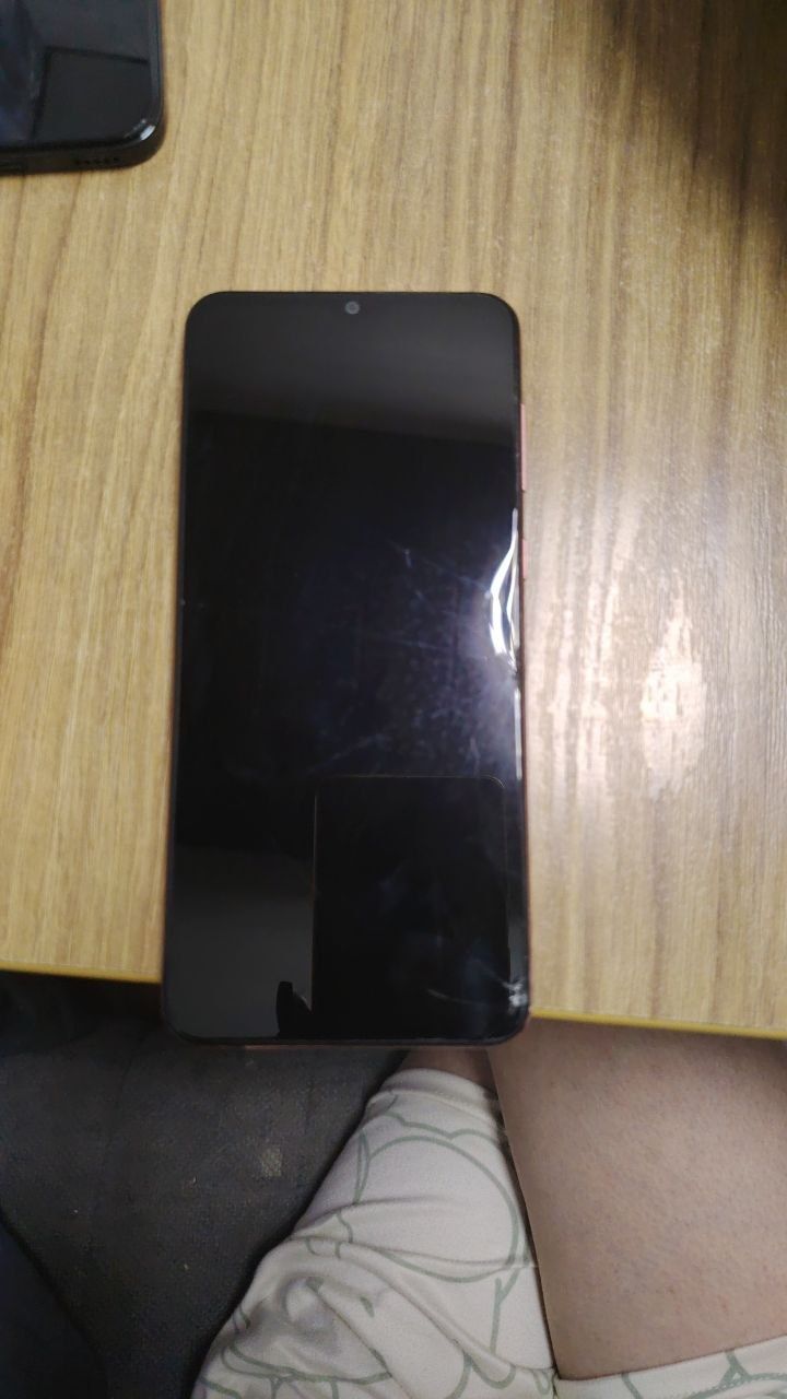 Продается телефон Samsung A 04