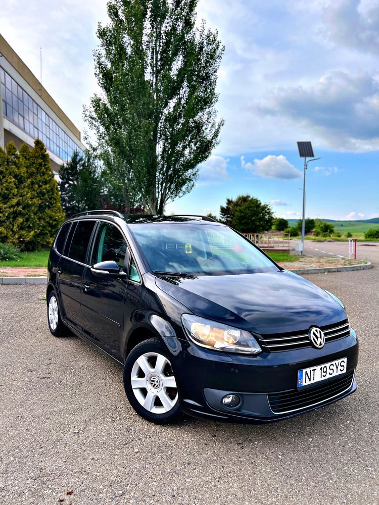 Vând Volkswagen Touran