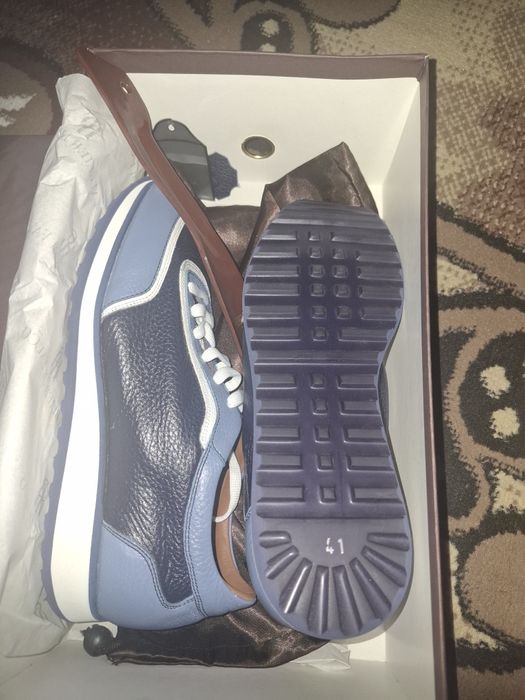 Yangi oyoq kiyim razmeri kichkinaligi uchun sotyapman sifati juda a'lo