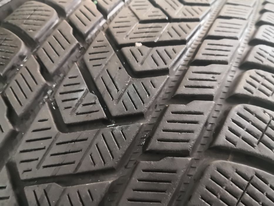 275 45 21 предни 315 40 21 цола задни гуми спорт пакет Pirelli dot 22