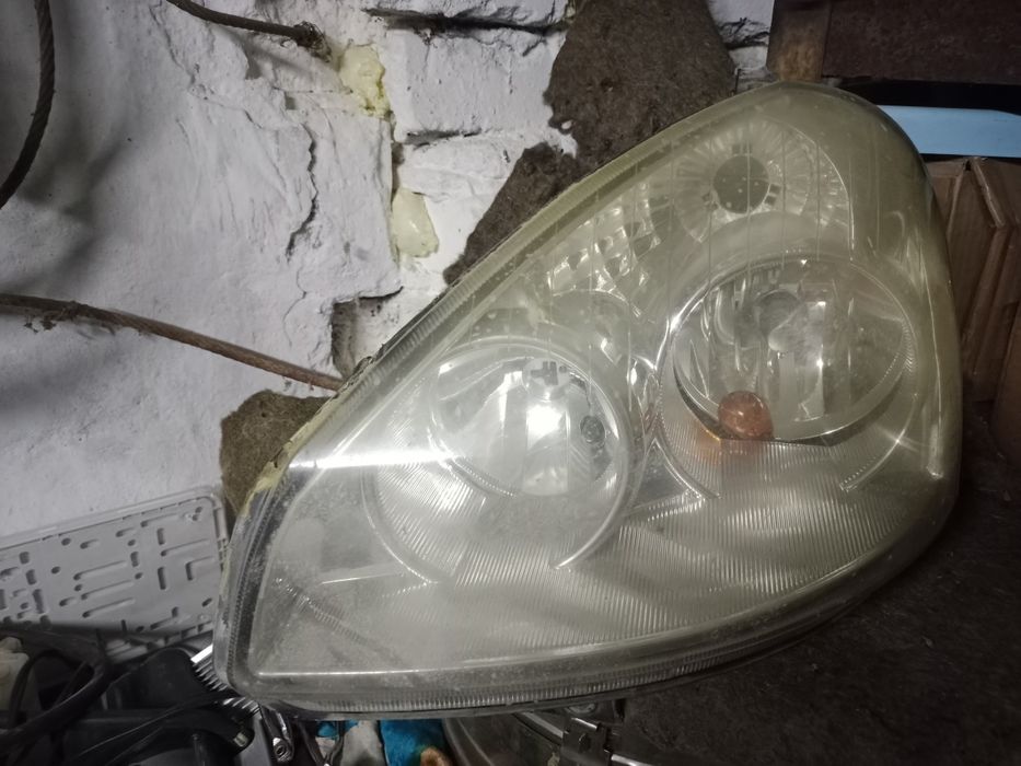 Приора 1 фара левая, корпус целый, продам