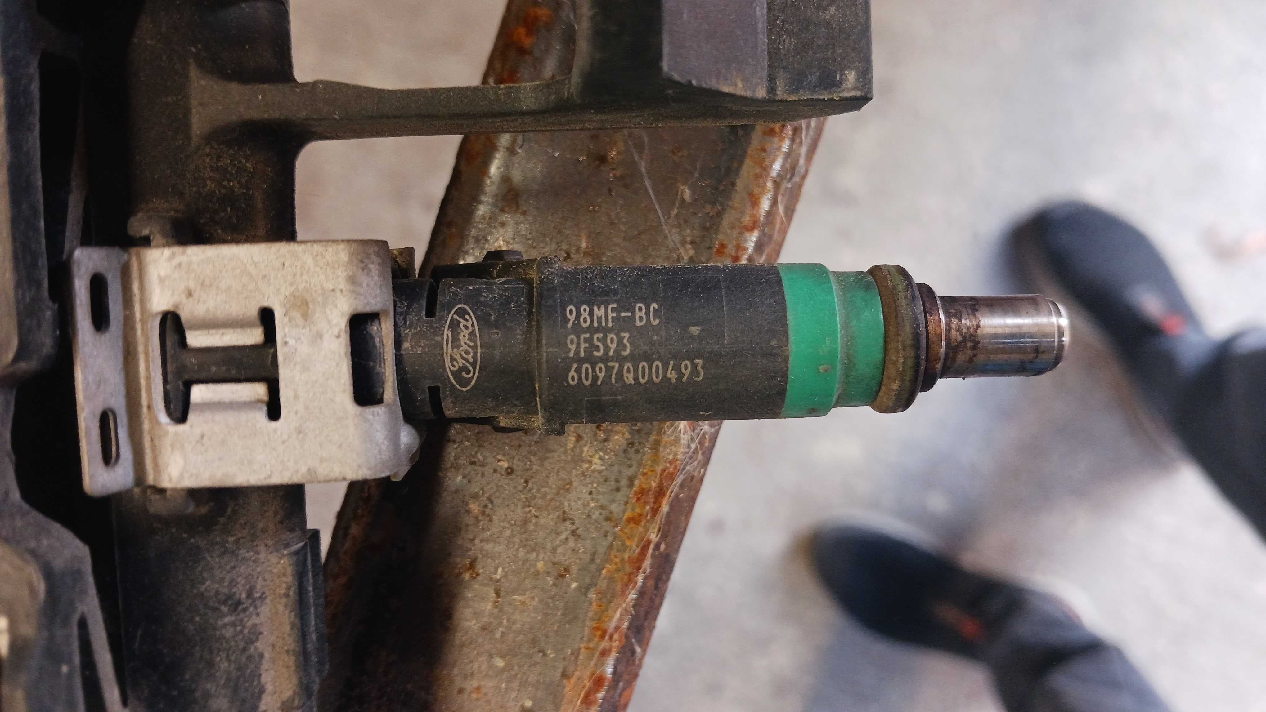 rampa cu injectoare ford focus 2 1.6 benzina 2004-2009
