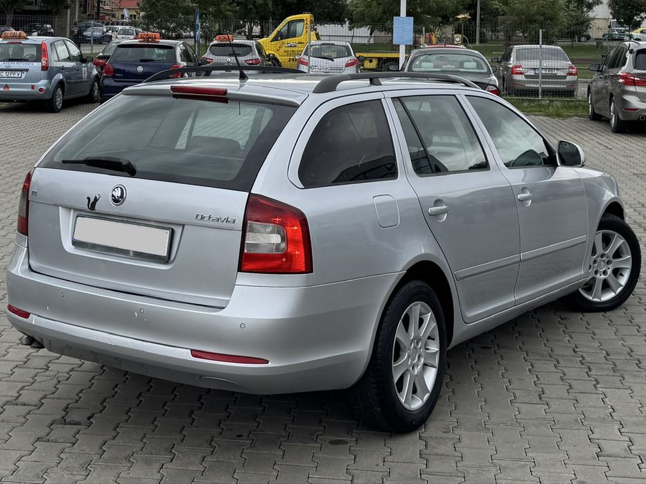 Skoda Ocatvia 2 Facelift 1.9 TDI 2010 Adusa Recent interior piele rosu