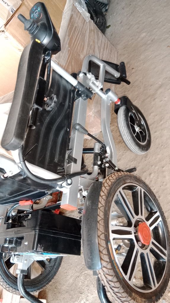 Электрическая коляска для инвалидов