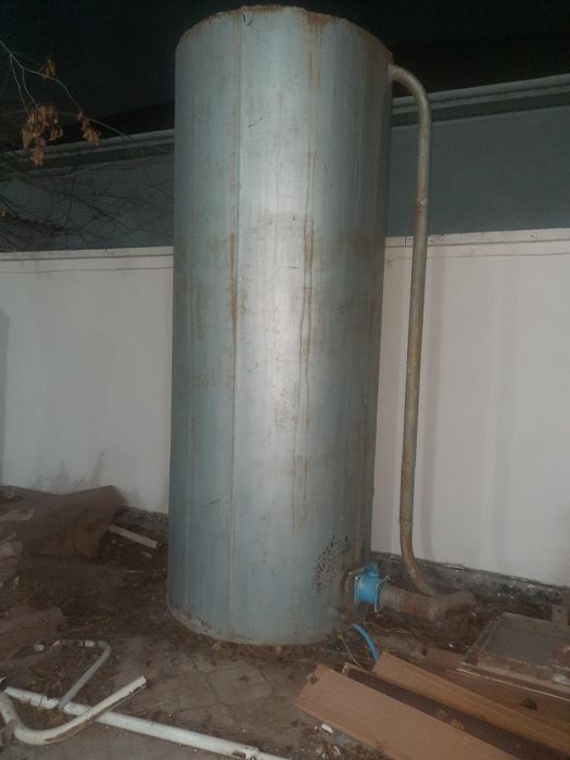 Цистерна для хранения воды (2,8 м³(кубический метр))