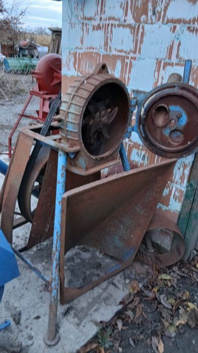 Moară cu ciocanele după tractor pentru cereale și lucernă