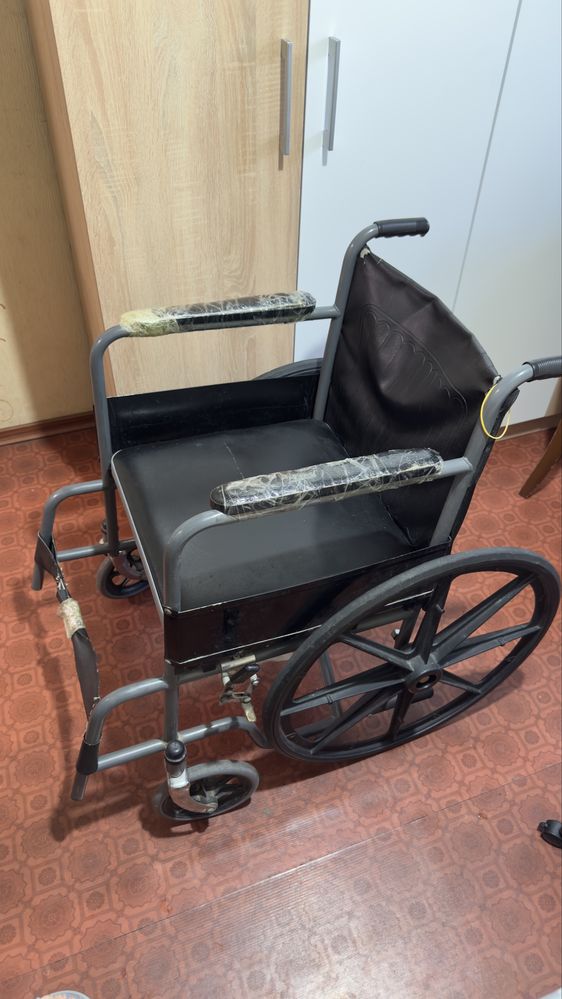 Продам инвалидную коляску б/у