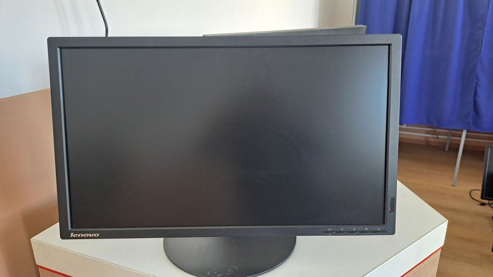 Monitoare profesionale dell si lenovo