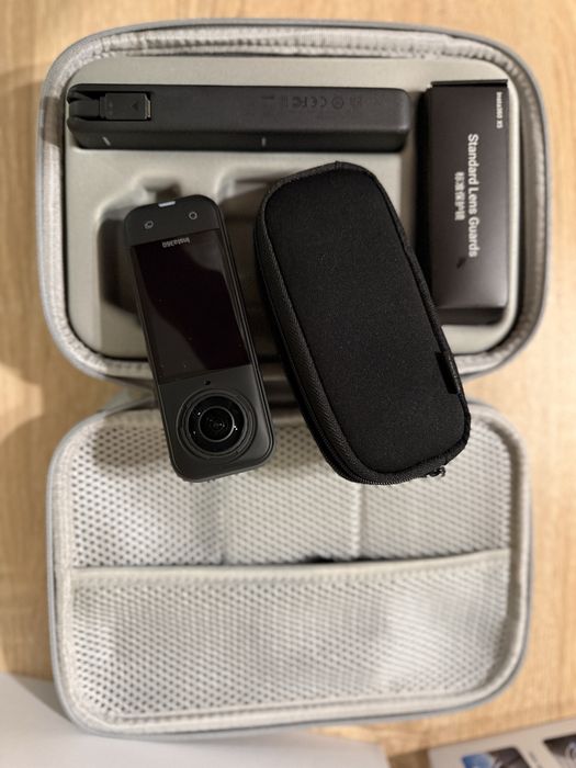 Insta360 X5 Essential bundle + extra selfie stick & tripod