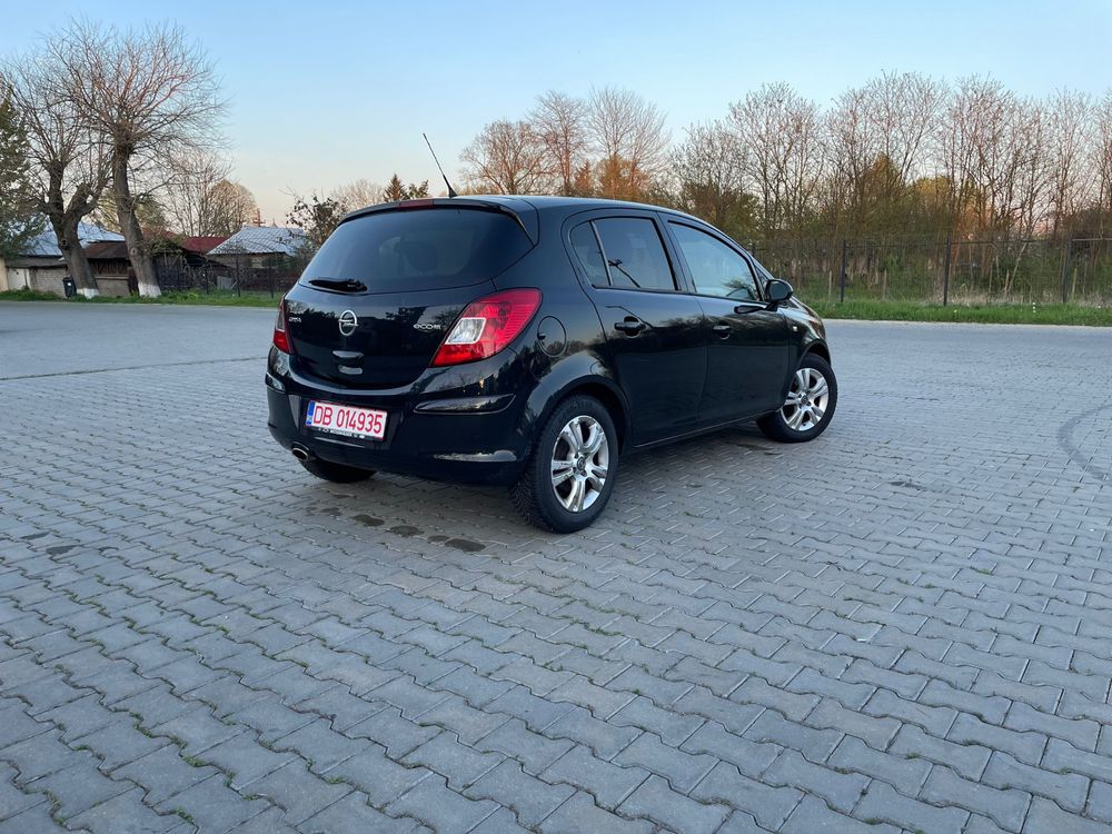 Opel corsa 1.2 benzina automat
