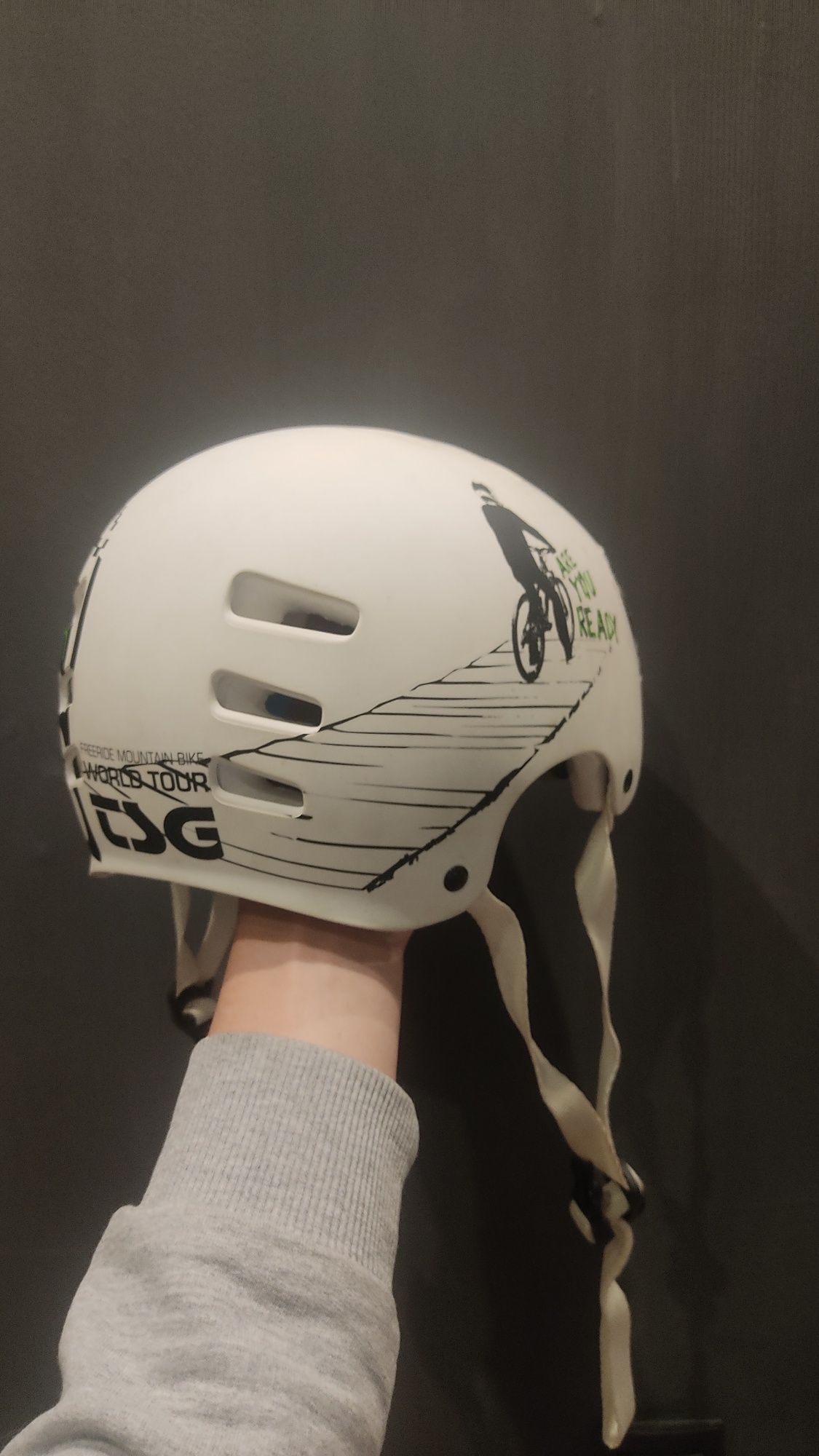 Продам шлем tsg в отличном состоянии