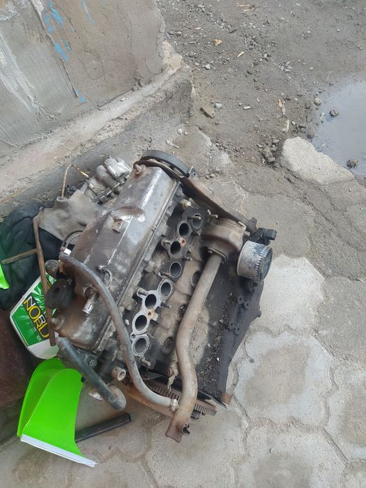 Прадоется каробка и матор в разборе