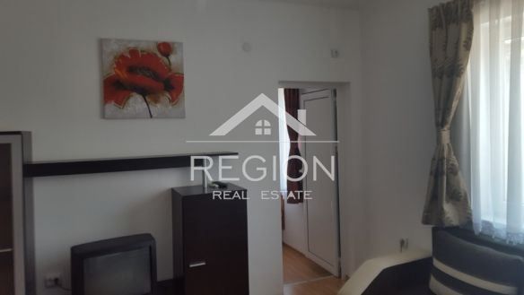 Дава се под наем Двустаен апартамент в Варна, Център - 56 кв.м за 351.9 € - Снимка #2