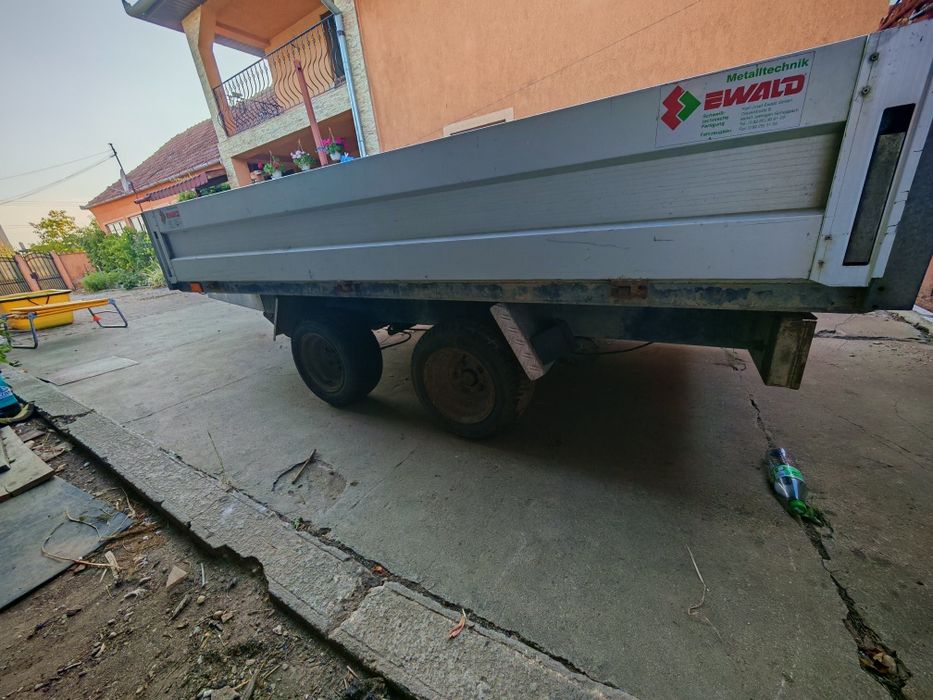 Vând remorca cu 2 axe de 2600 kg