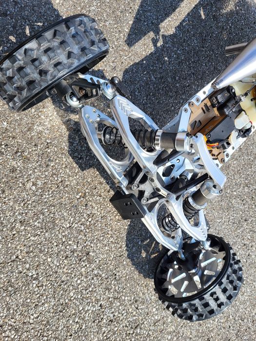 Automodel HPI Baja 1:5 motor 32cc modificat