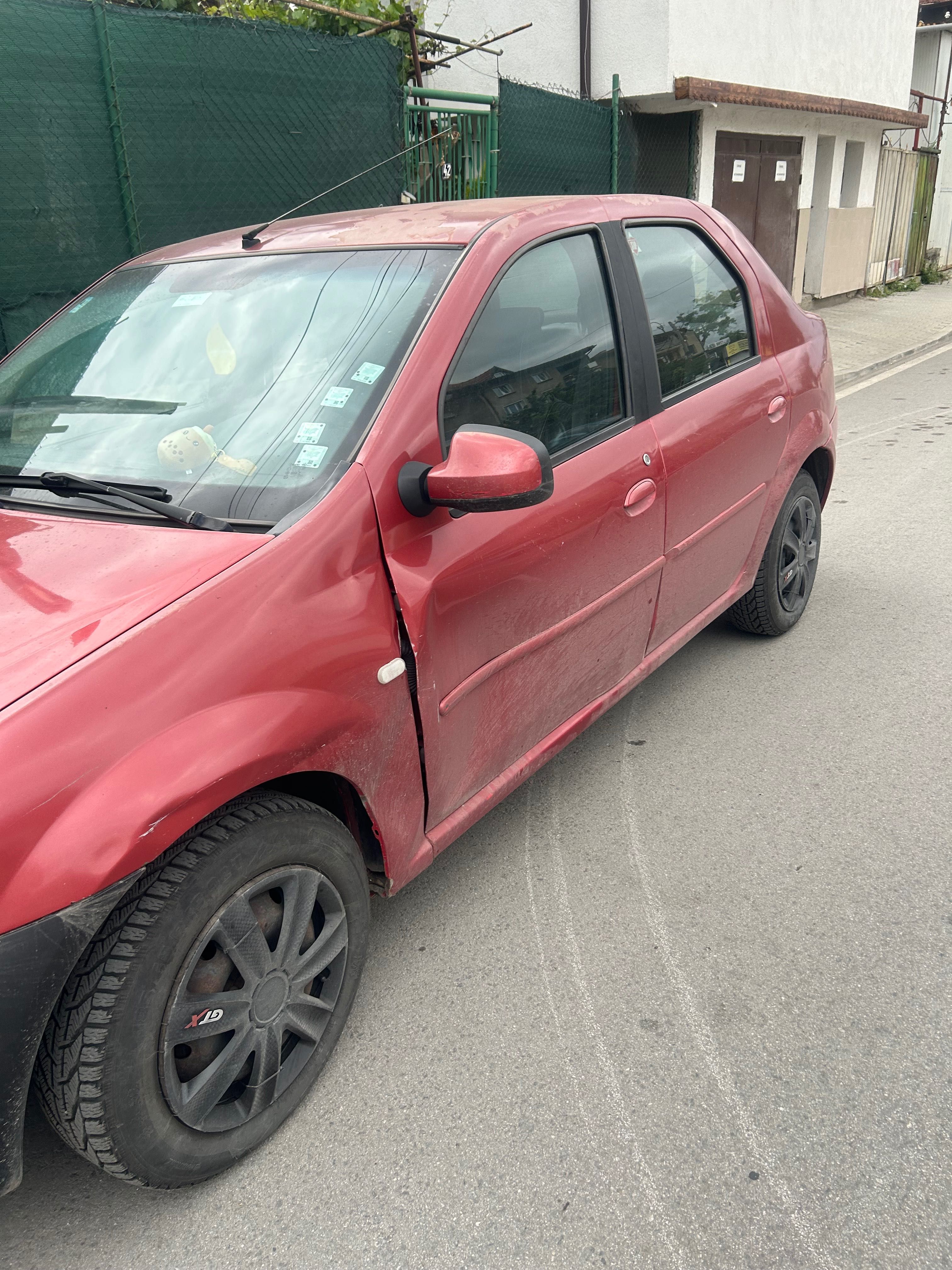 Dacia Logan Автомобил