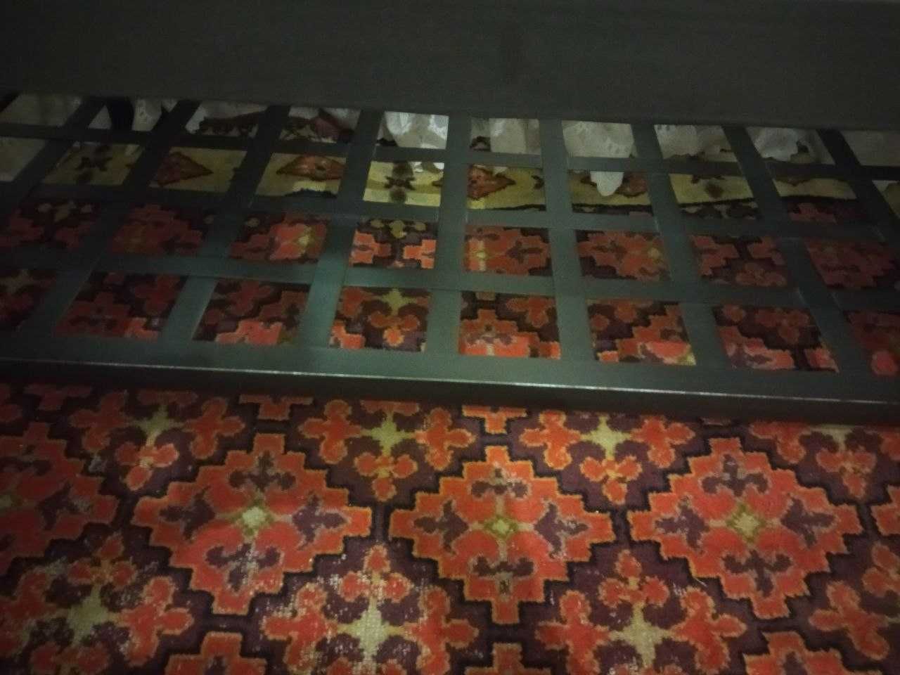 Продам стеклянный стол