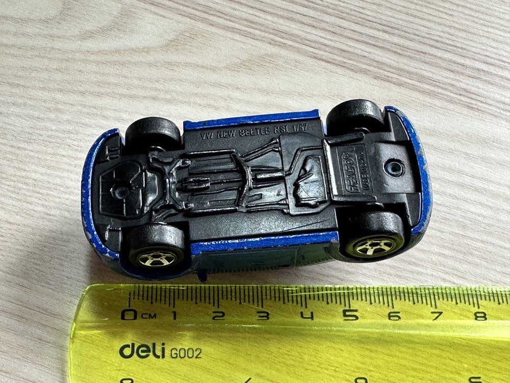 VW New Beetle scara 1:57 Realtoy